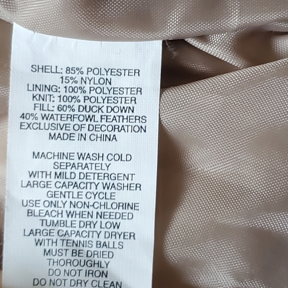 Express Metallic Gold Zip Puffer Vest - Picture 11 of 11